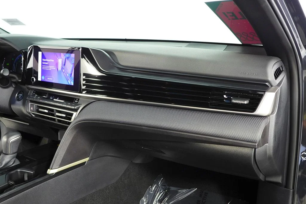 Used 2025  Toyota SE image 14