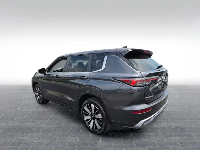 Used 2025 Gray Mitsubishi SE image 6