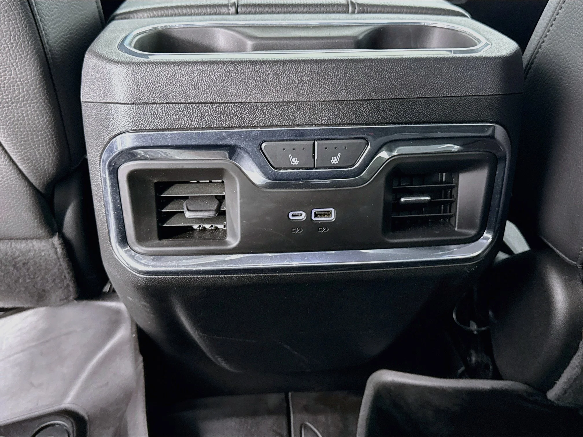 Used 2024 White Frost Tricoat GMC Denali DRW image 28