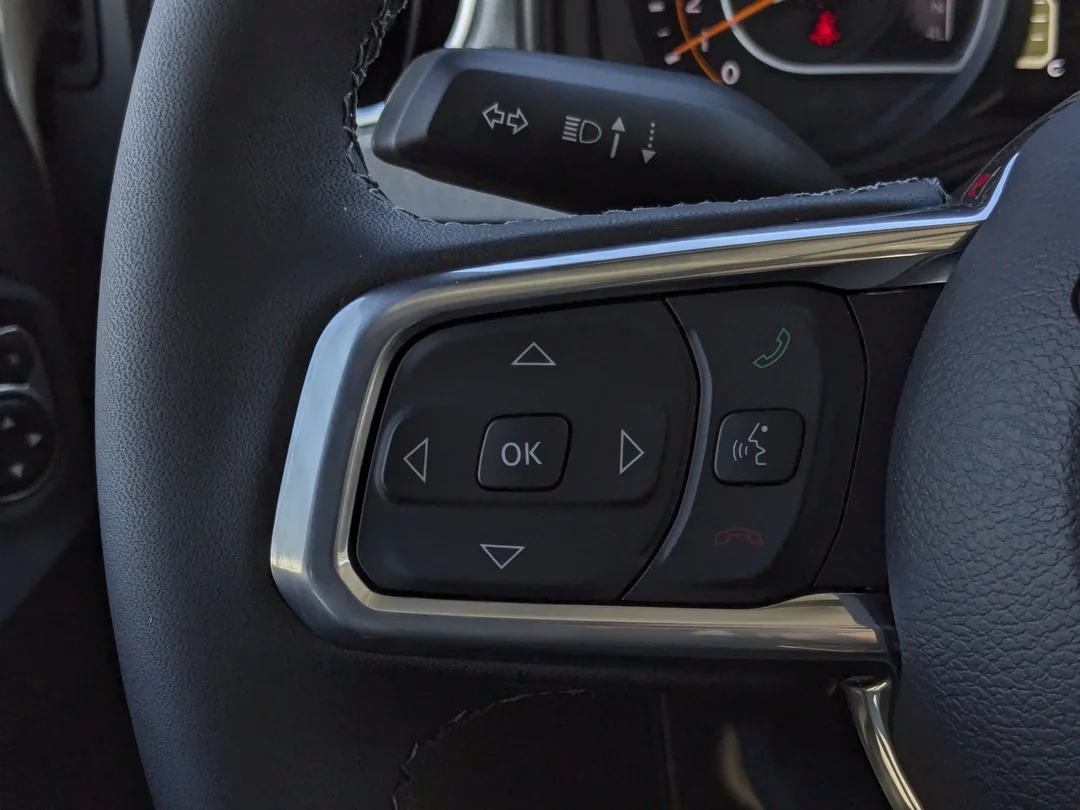 New 2025 White Jeep Sahara - - 4x4 - 12.3 inch display - Blind Spot Mon - Body Color 3 Piece HT - & More! image 15