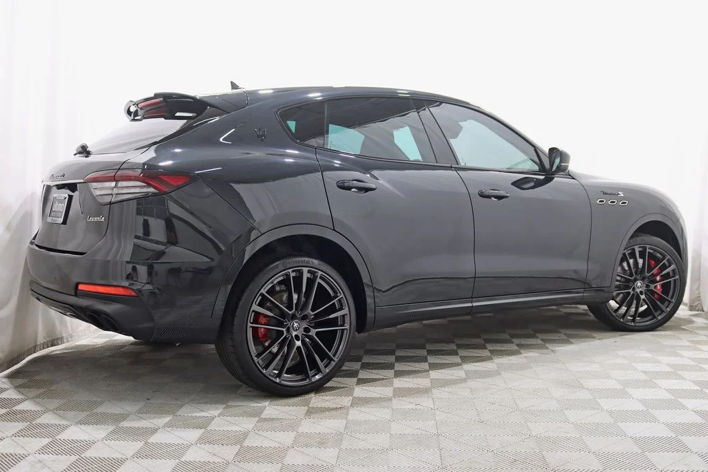 Used 2022 Black Maserati Modena image 9