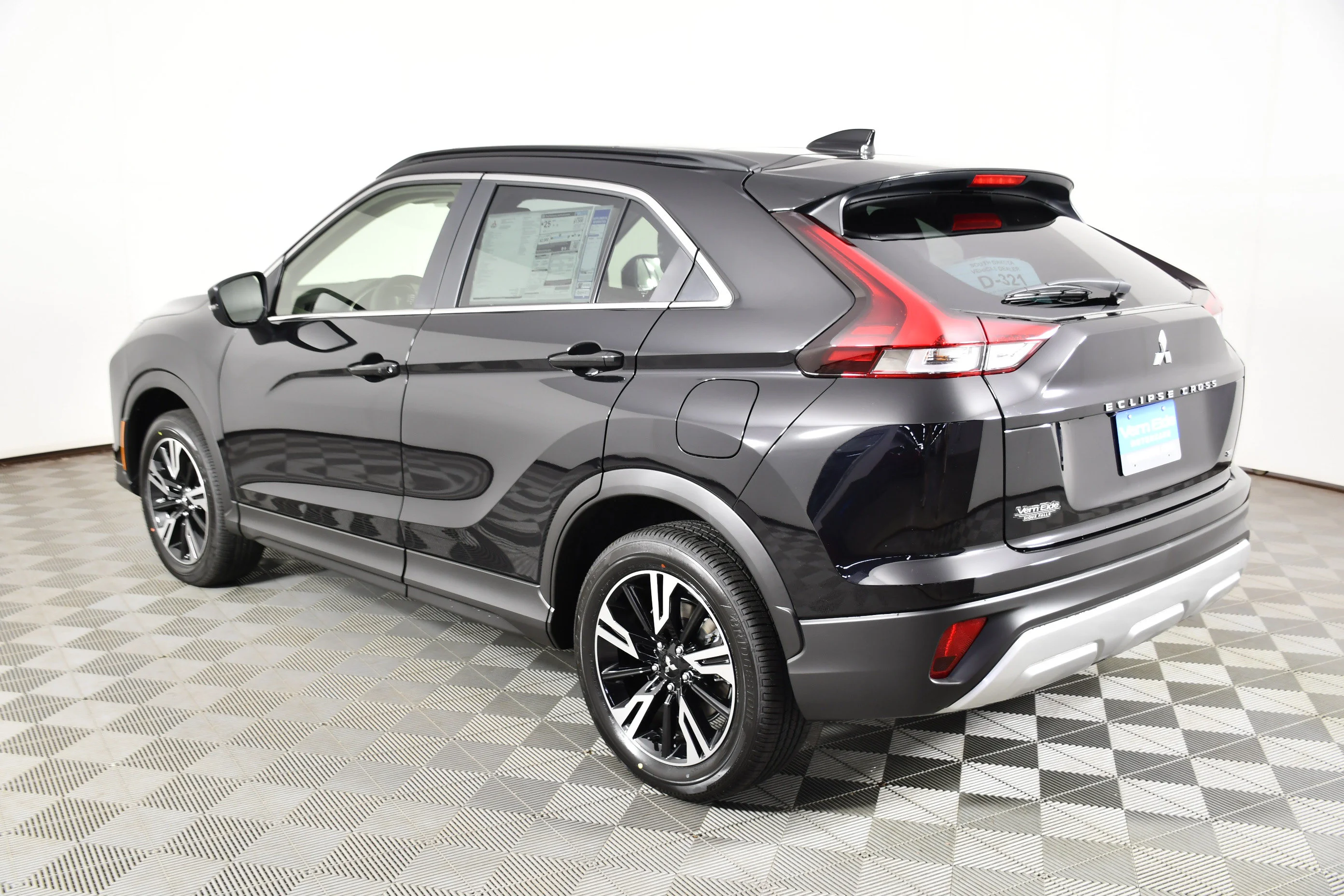 New 2026 Labrador Black Pearl Mitsubishi SE image 8