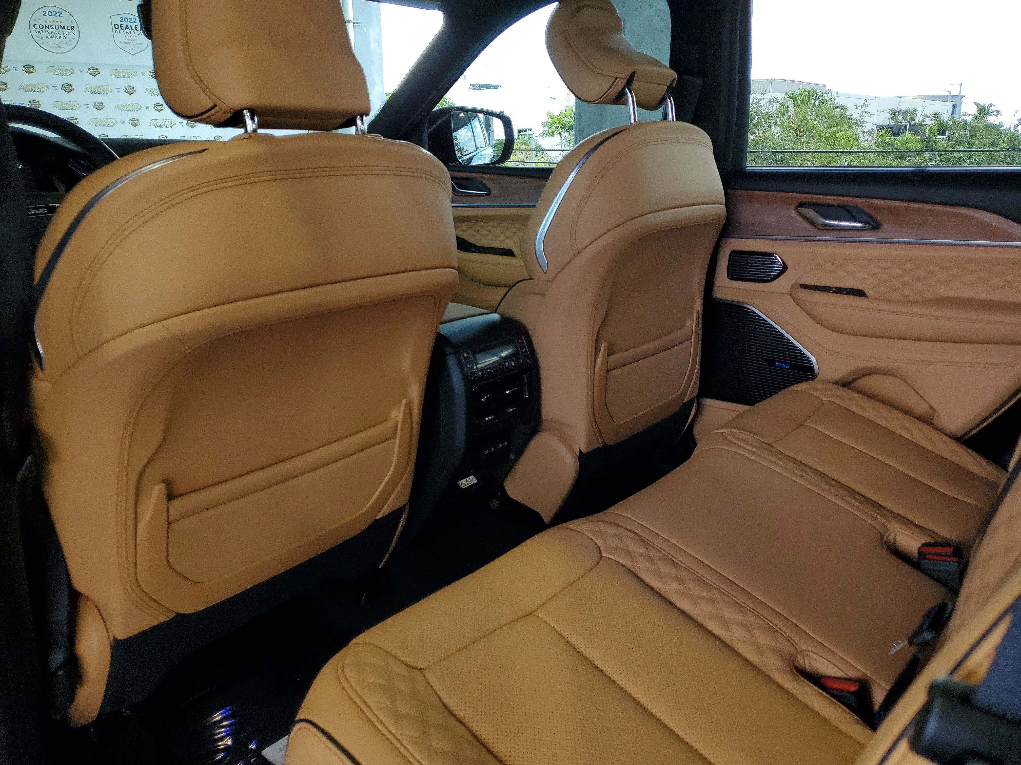 New 2026 Diamond Black Crystal Pearl-Coat Exterior Paint Jeep Summit image 10