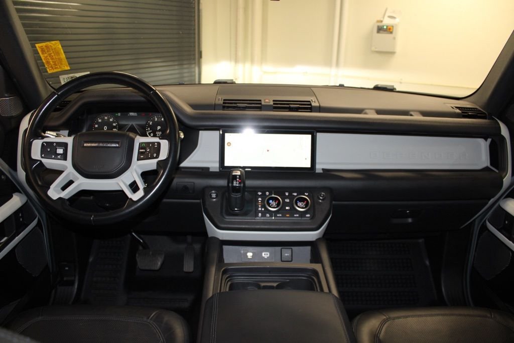 Used 2022  Land Rover XS Edition image 36