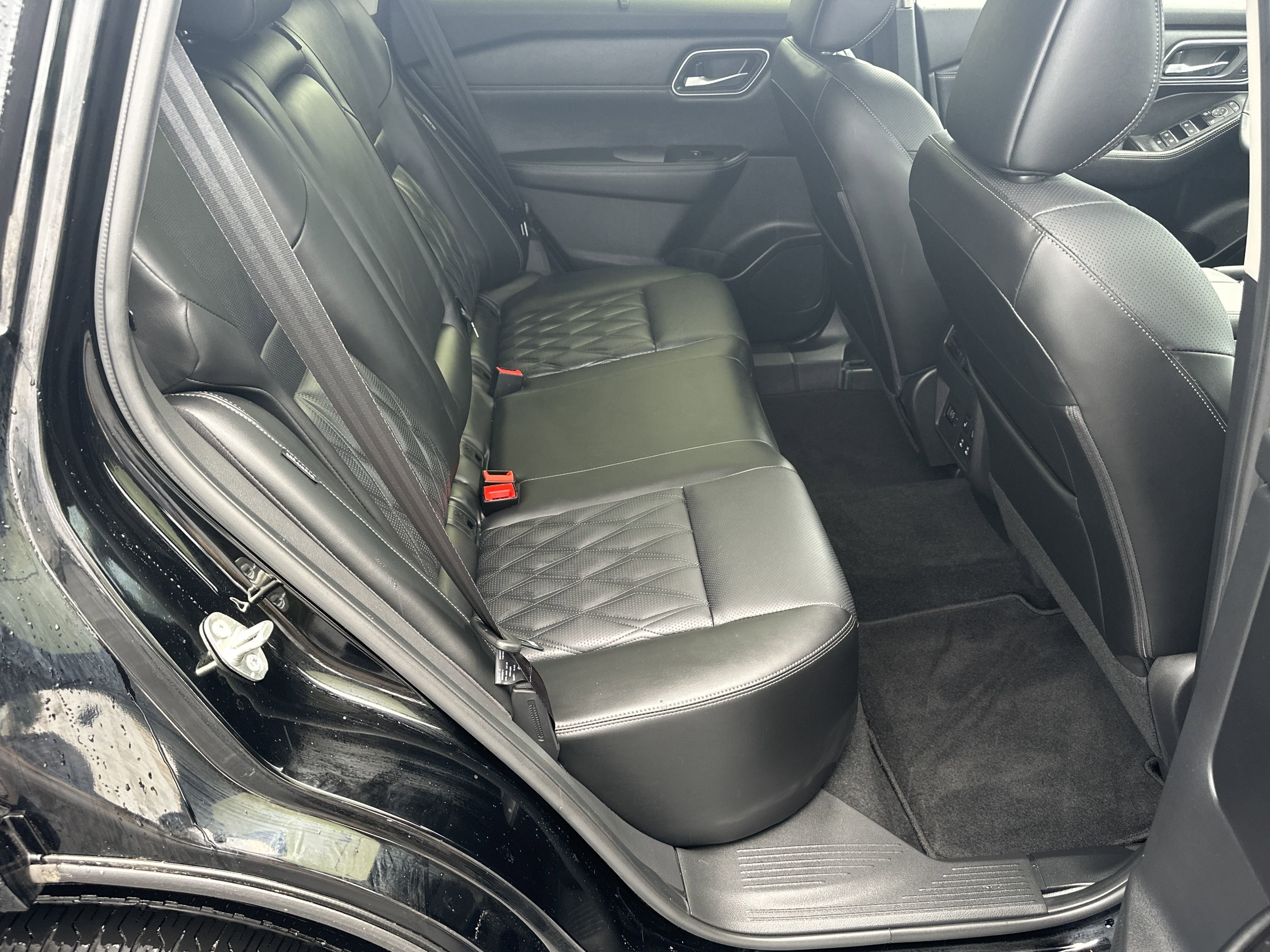 Used 2024 Super Black Nissan Platinum image 17