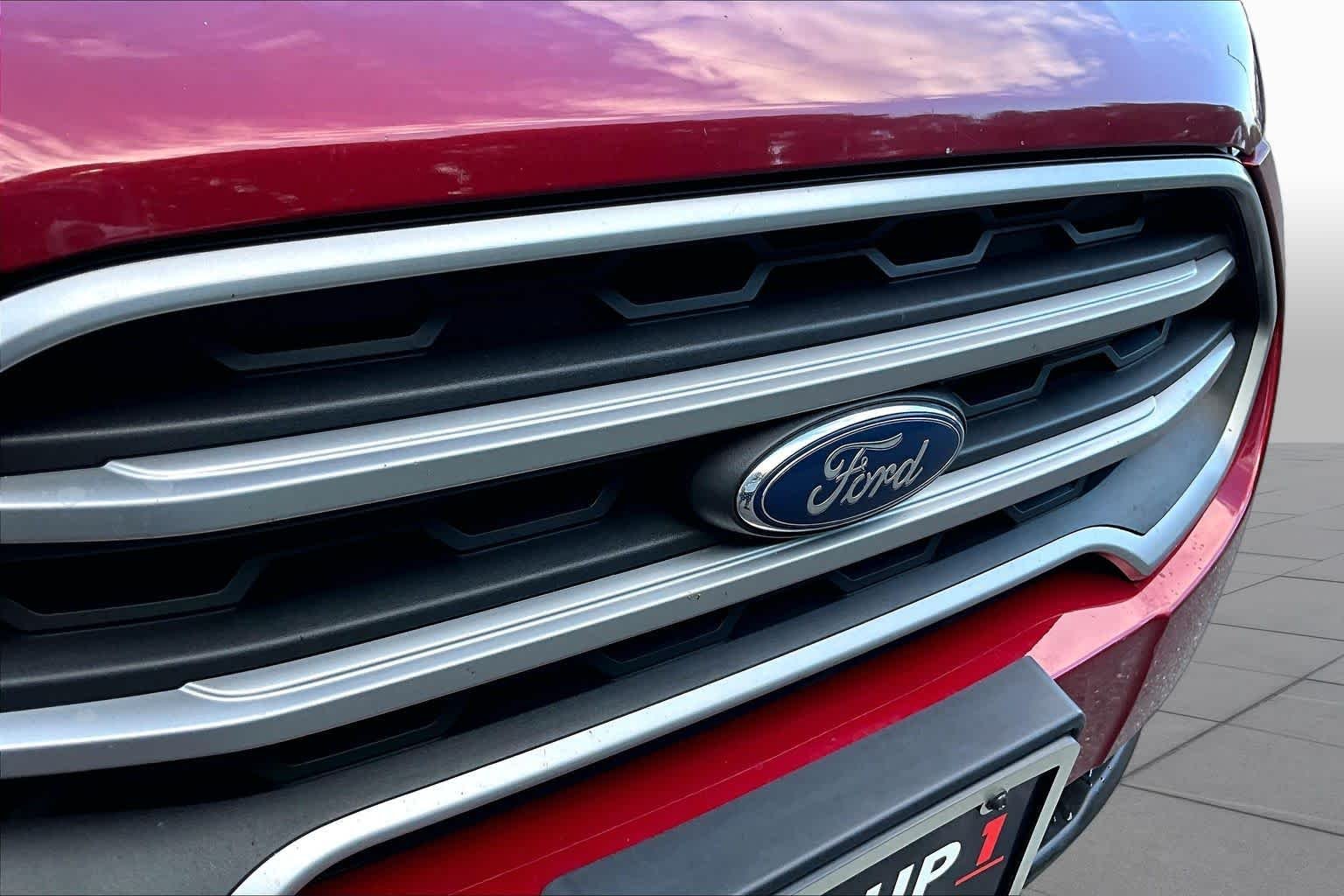 Used 2020 Ruby Red Metallic Tinted Clearcoat Ford SE image 29