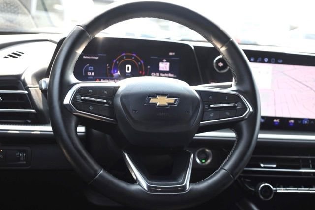 Used 2025 White Chevrolet LT image 33
