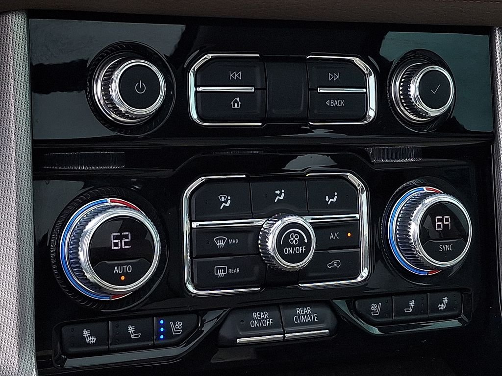 Used 2022 White GMC Denali image 22