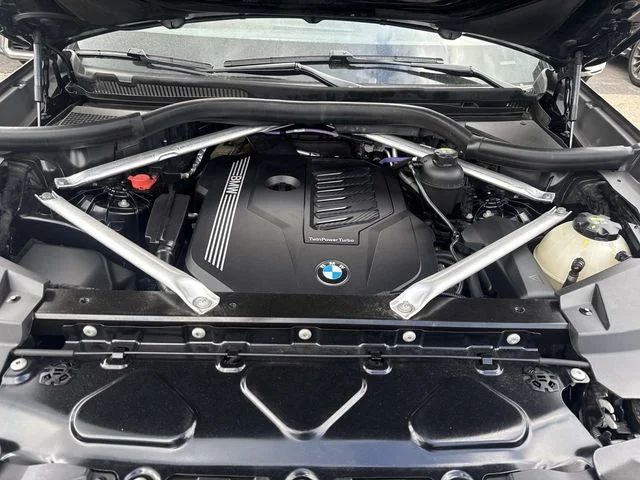Used 2022 Black BMW xDrive40i image 16
