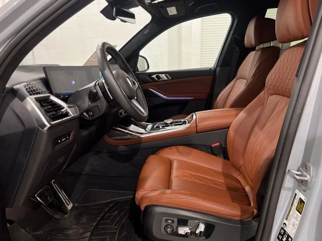 Used 2025 Gray BMW M60i image 9