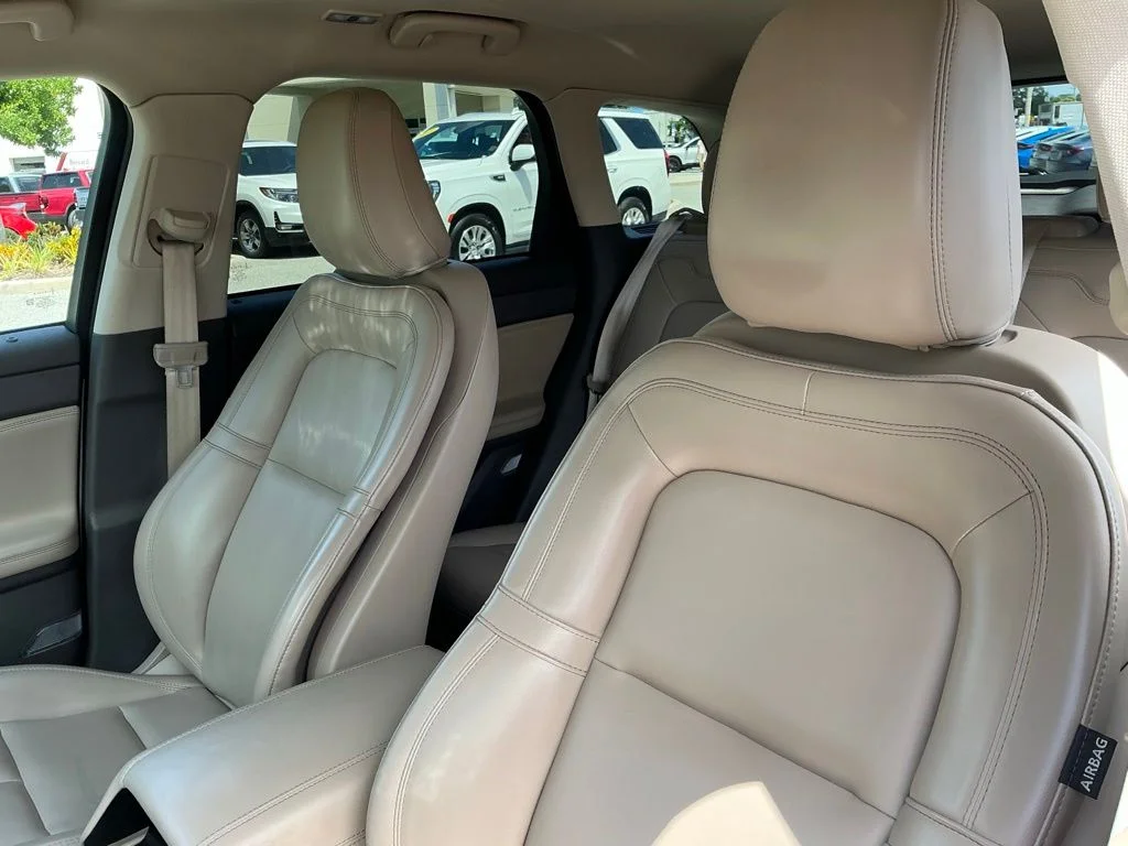 Used 2021 White Lincoln Standard image 28