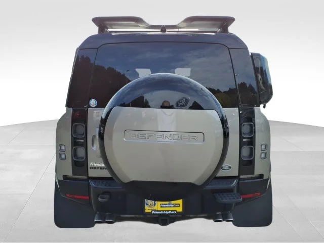 Used 2023 Gray Land Rover V8 image 10