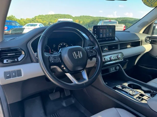 Certified Used 2025 Silver Honda Touring image 25