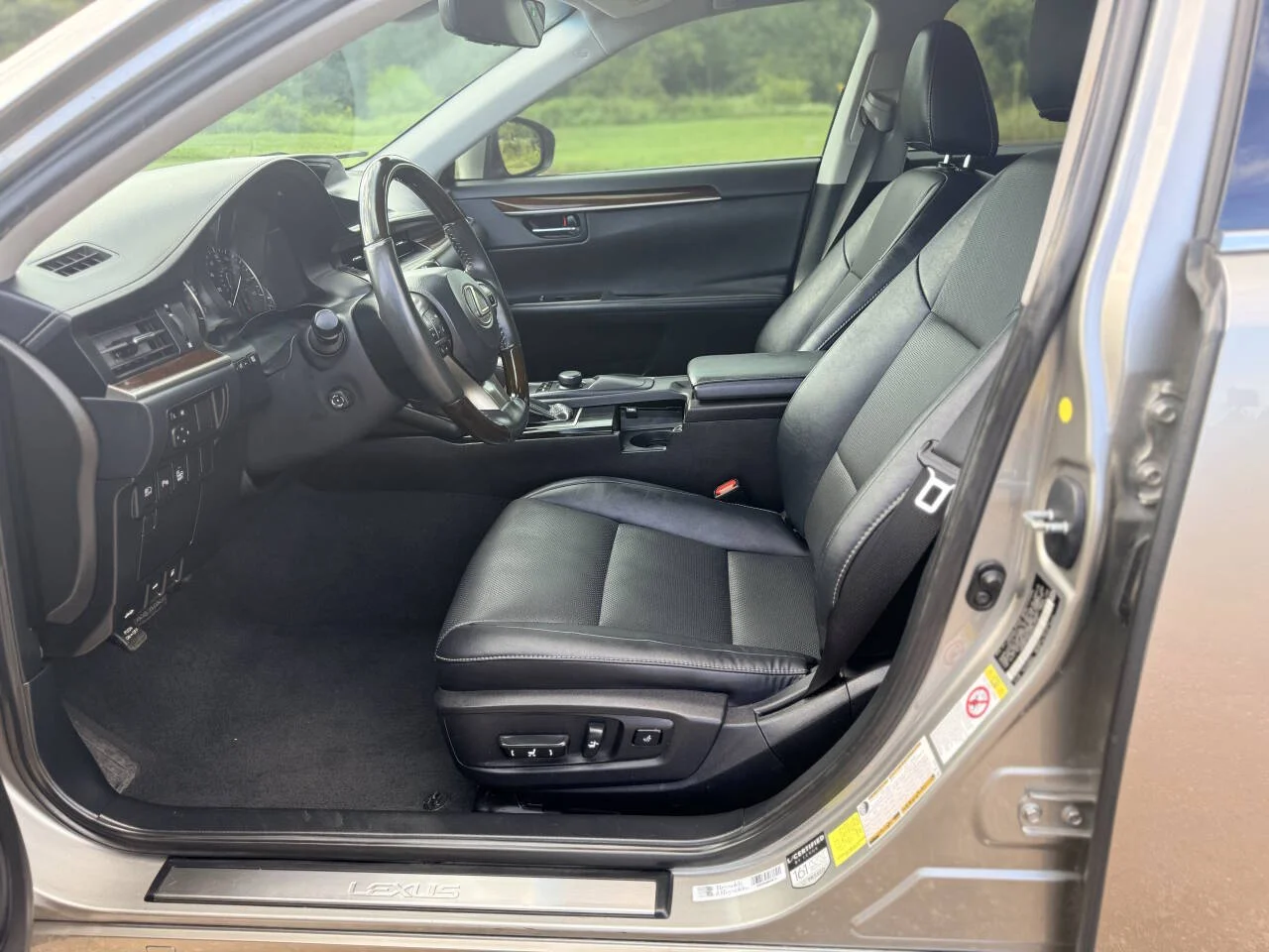 Used 2017 Silver Lexus Base 4dr Sedan image 12