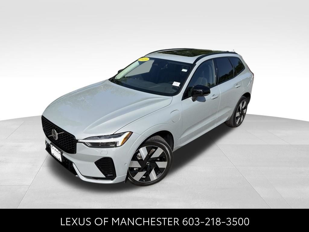 2025 Volvo XC60 T8 Plus Dark AWD's photo