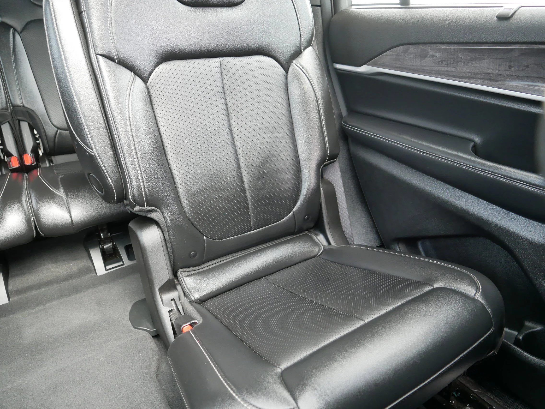 Used 2025 Baltic Gray Metallic Clearcoat Jeep Limited image 14
