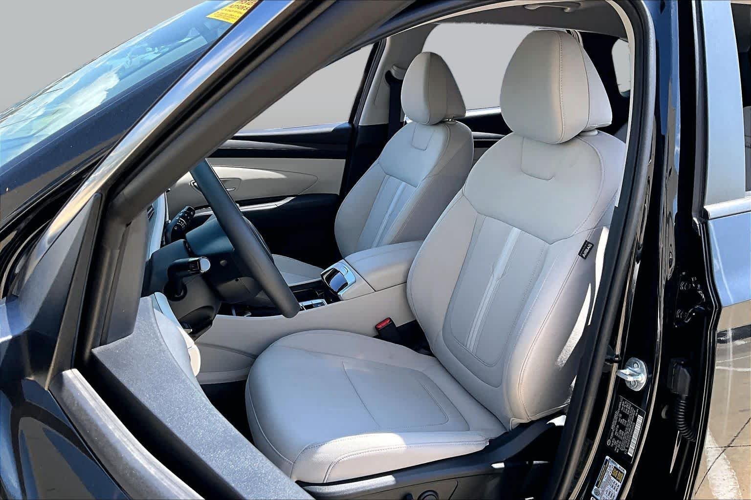 Used 2025 Phantom Black Hyundai SEL image 8