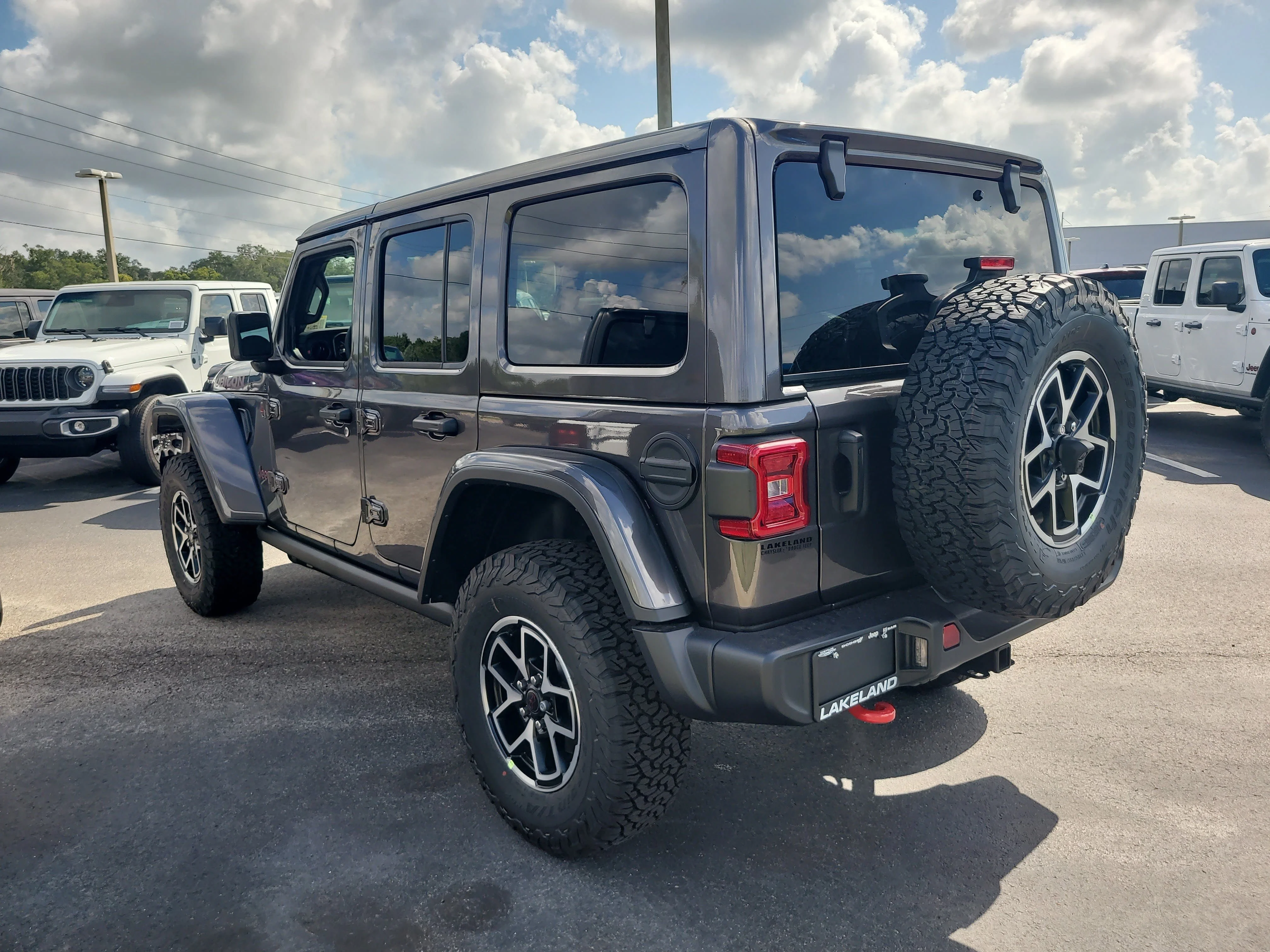 New 2026 Granite Crystal Metallic Clearcoat Jeep Rubicon image 8