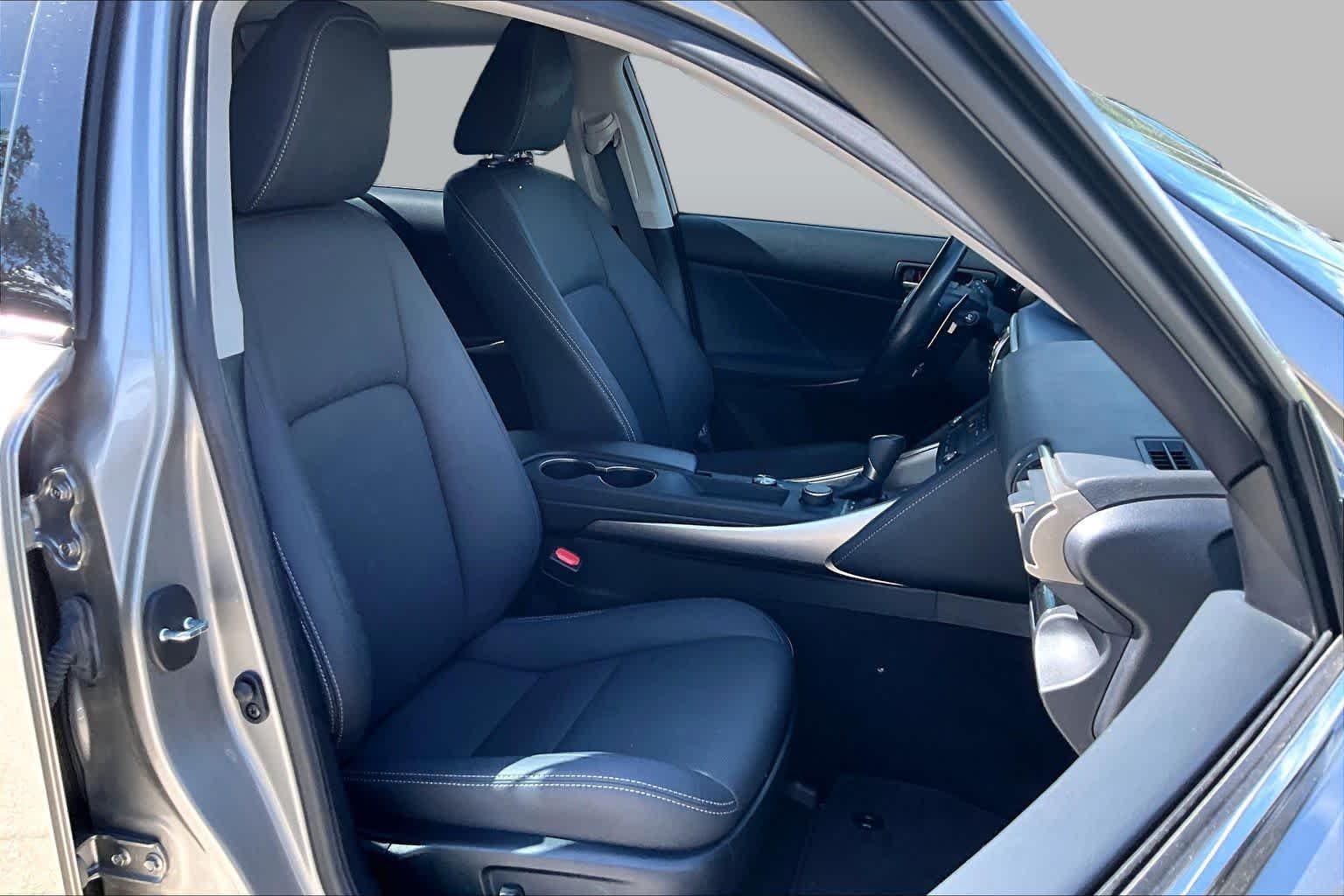 Used 2019 Atomic Silver Lexus  image 9