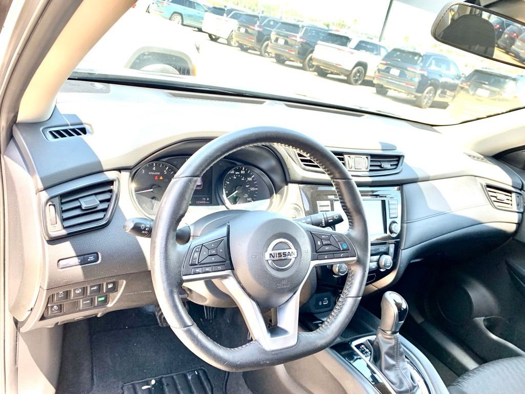 Used 2020 Gray Nissan SV image 13