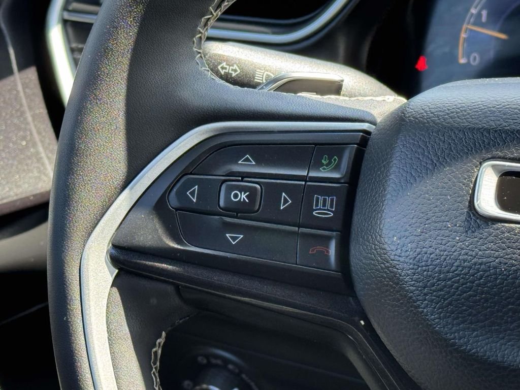 Used 2023 White/off-white Jeep Altitude X image 21