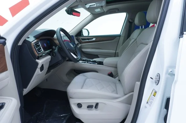 New 2026 Opal White Pearl Volkswagen 2.0T SE w/Technology image 17