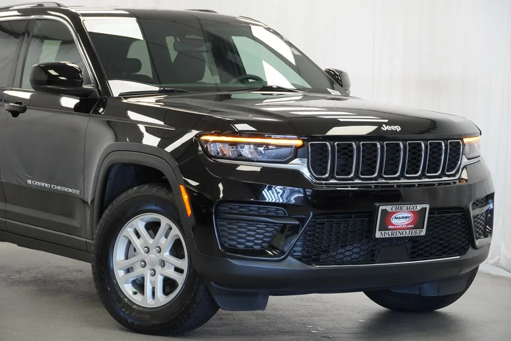 Used 2024 Black Jeep Laredo image 6