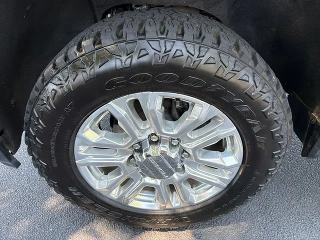 Used 2021 WHITE FROST TRICOAT GMC Denali image 11