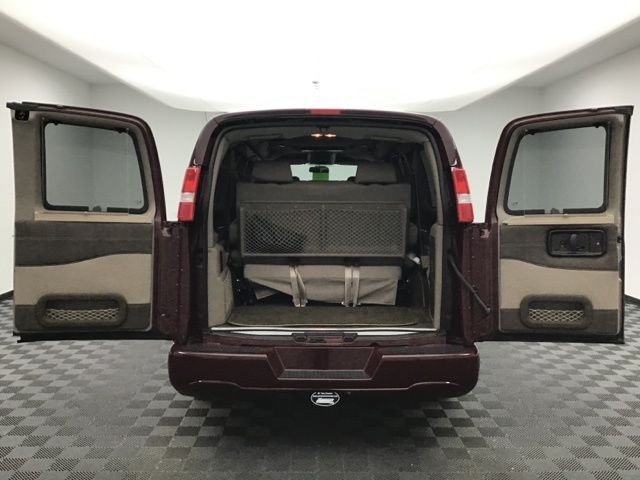 Used 2023 Red Chevrolet Explorer Limited SE image 6