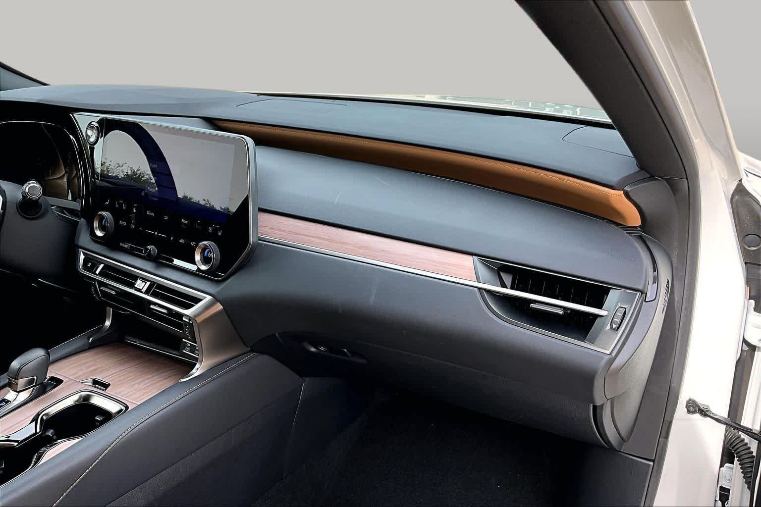 Used 2025 Eminent White Pearl Lexus Premium image 19