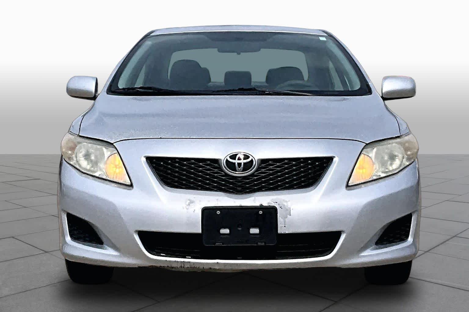 Used 2009 Classic Silver Metallic Toyota LE image 3