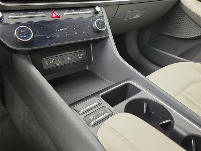 Used 2025 Gray Hyundai SEL Front-Wheel Drive image 18