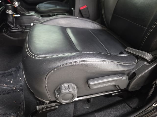 Used 2018 Black Clearcoat Jeep Unlimited Sahara image 29