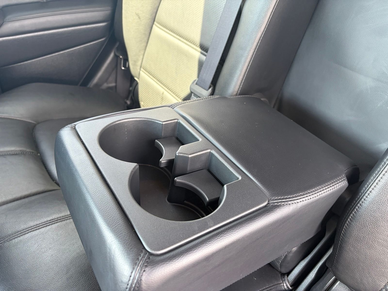 Used 2011 Black Nissan LE image 10