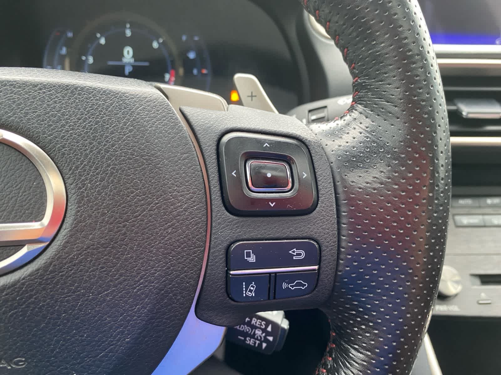 Used 2020 Ultra White Lexus F SPORT image 27