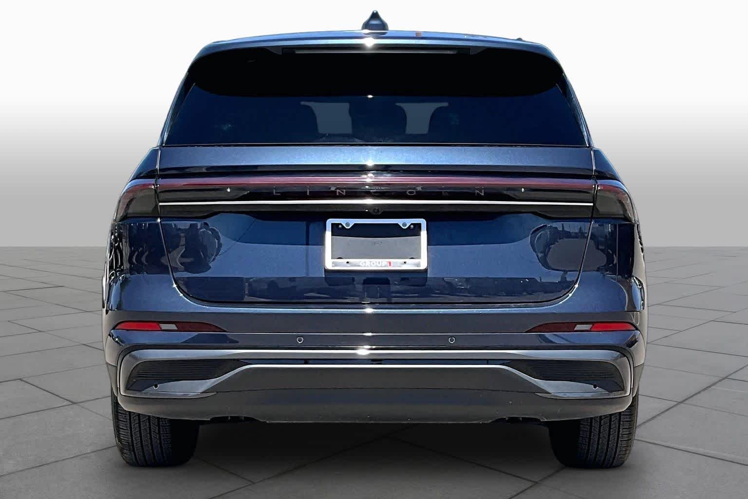 Used 2024 Blue Panther Lincoln Premiere image 5