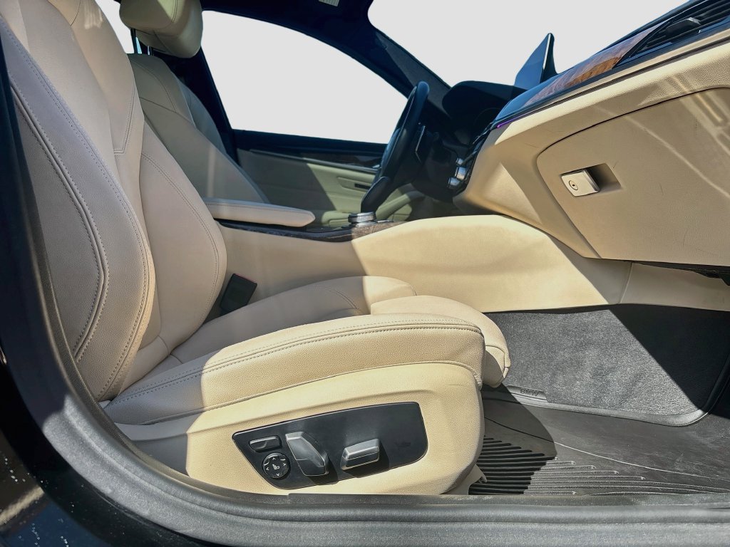 Used 2019 Black BMW 530i image 20