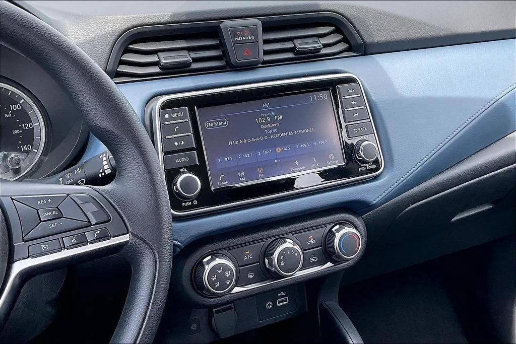 Used 2025 Silver Nissan 1.6 SV image 9
