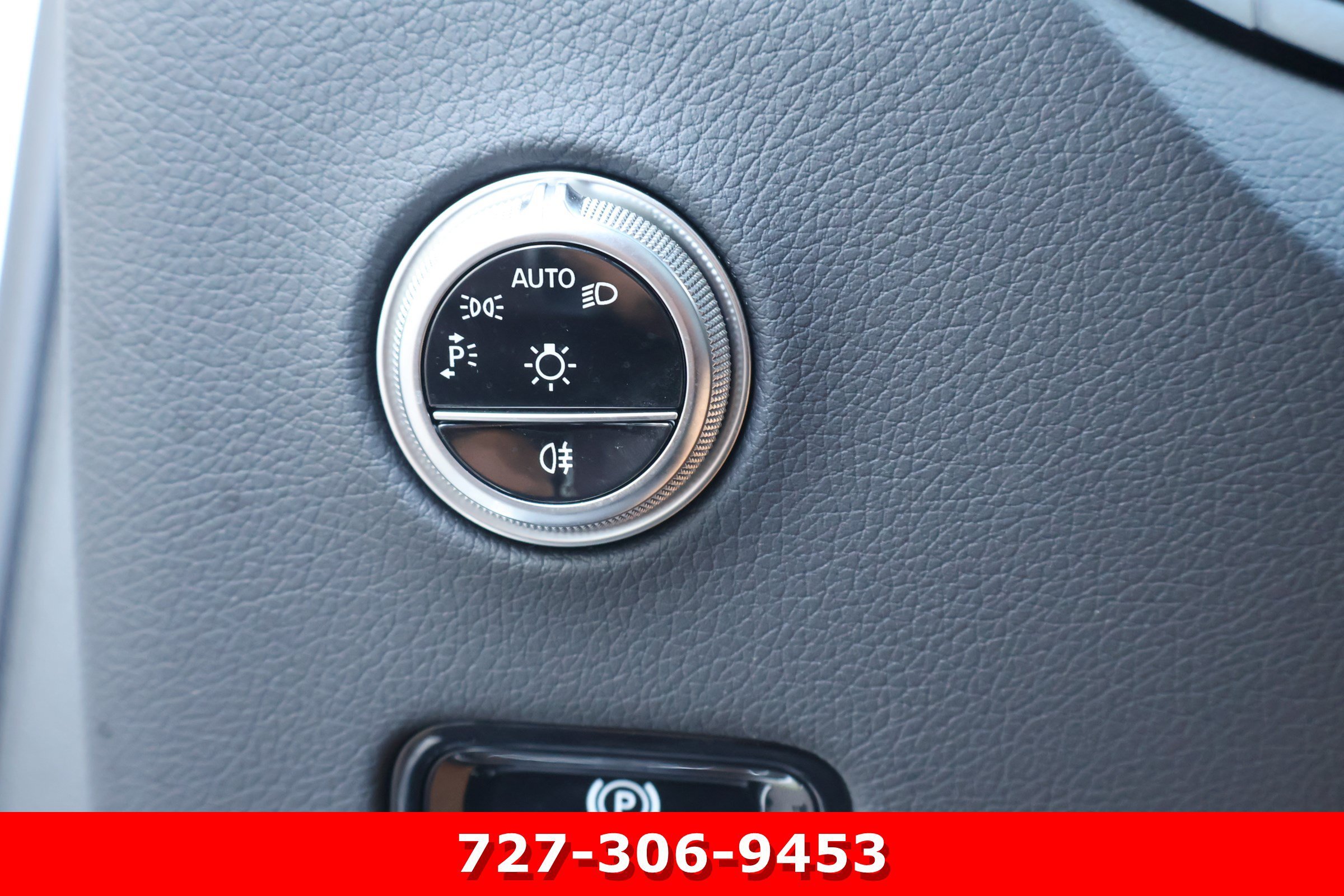 Certified Used 2025 Polar White Mercedes-Benz GLC 300 image 23