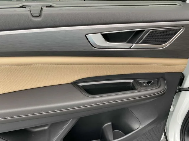 2025 Volkswagen Atlas Cross Sport SE w/Tech - Photo 10