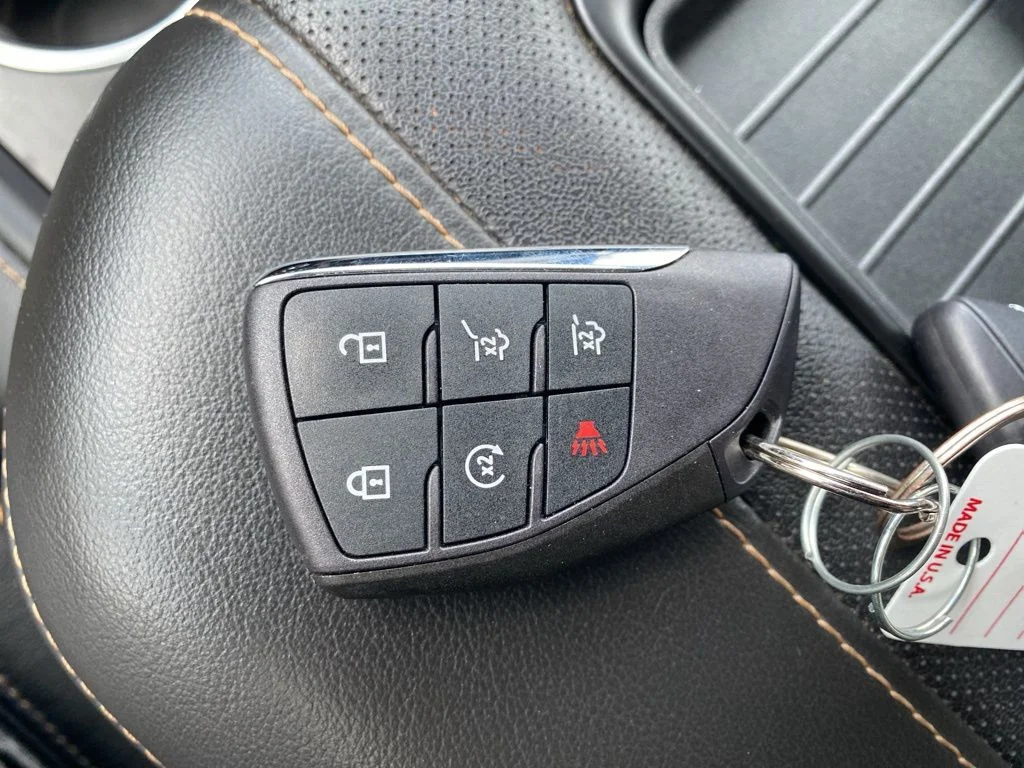Used 2024 White GMC AT4 image 49