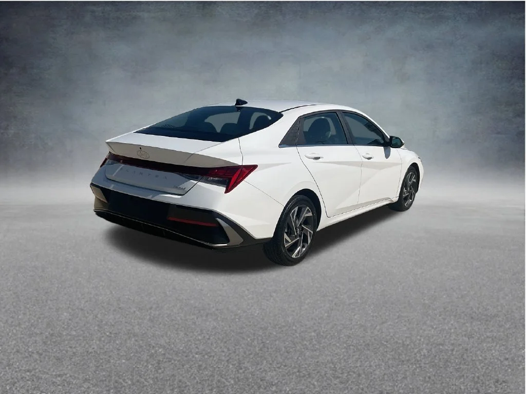 Used 2025 White Hyundai Limited image 7