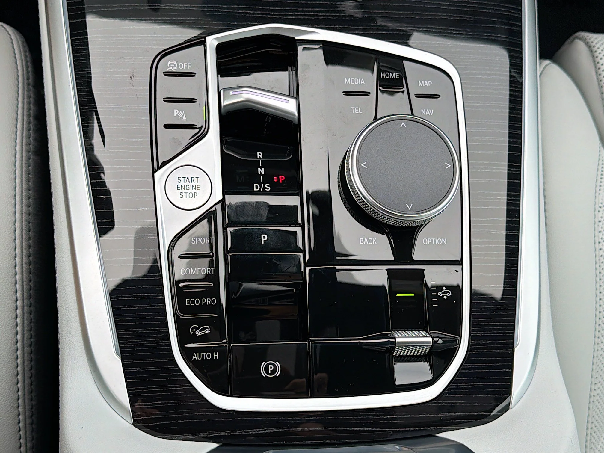 New 2027 Alpine White BMW xDrive40i image 30