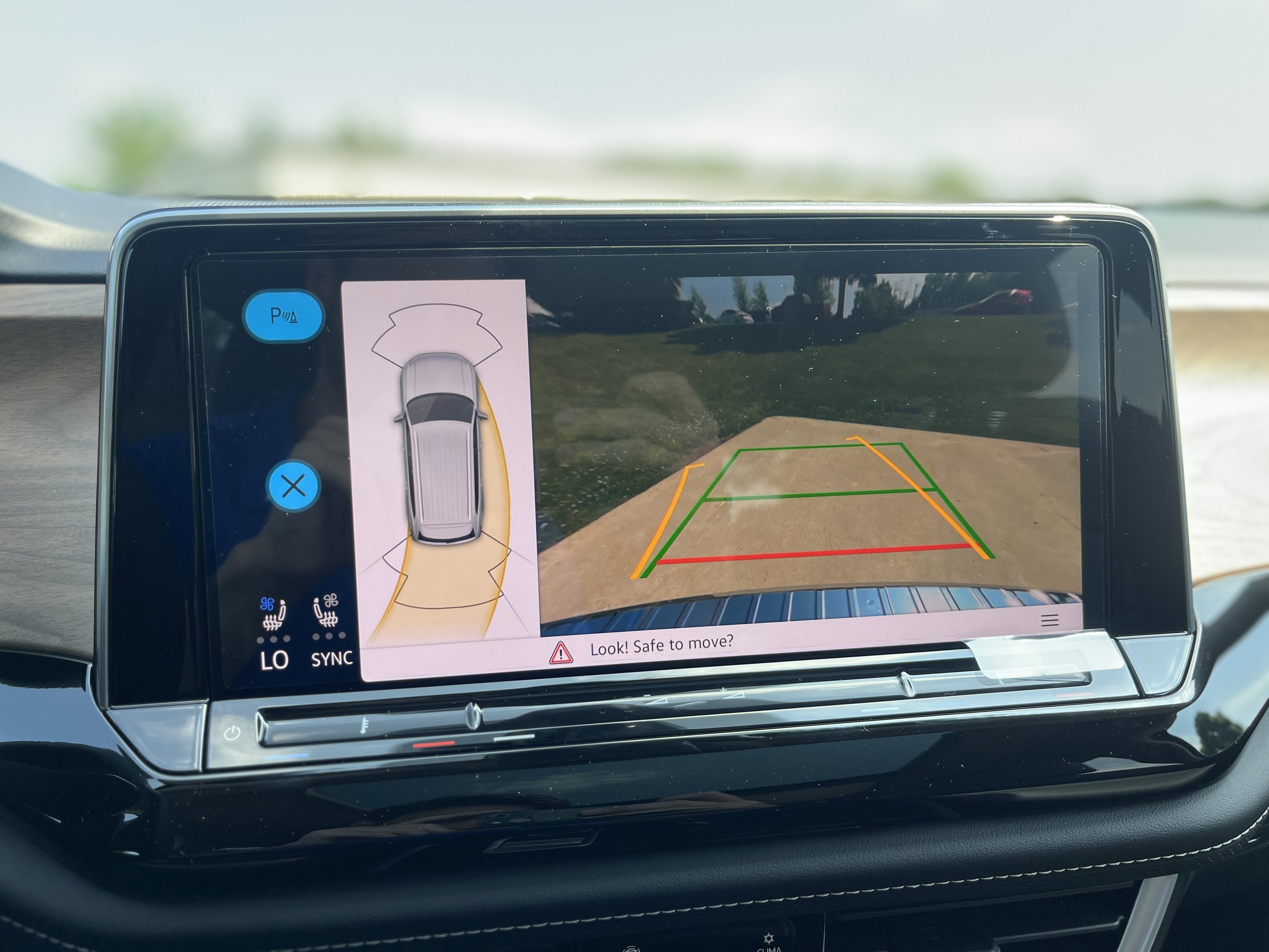 New 2026 Black Volkswagen 2.0T SE w/Technology image 4