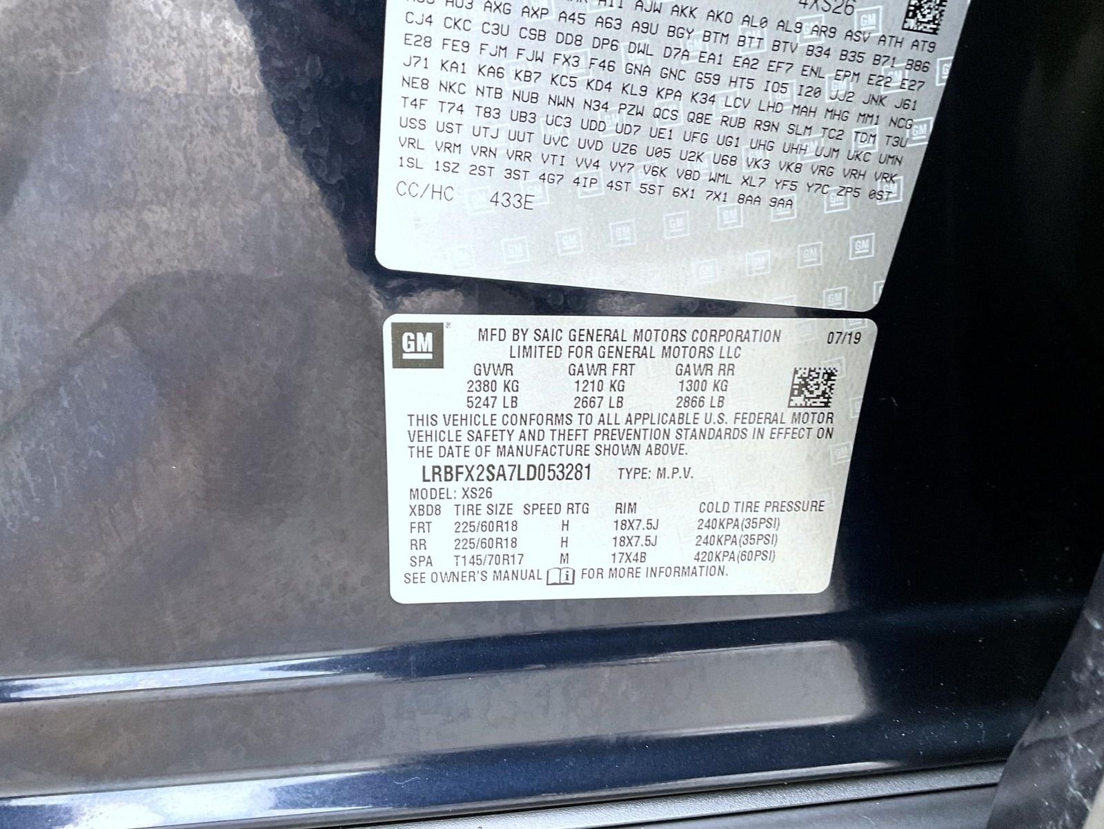 Used 2020 Blue Buick Essence image 25