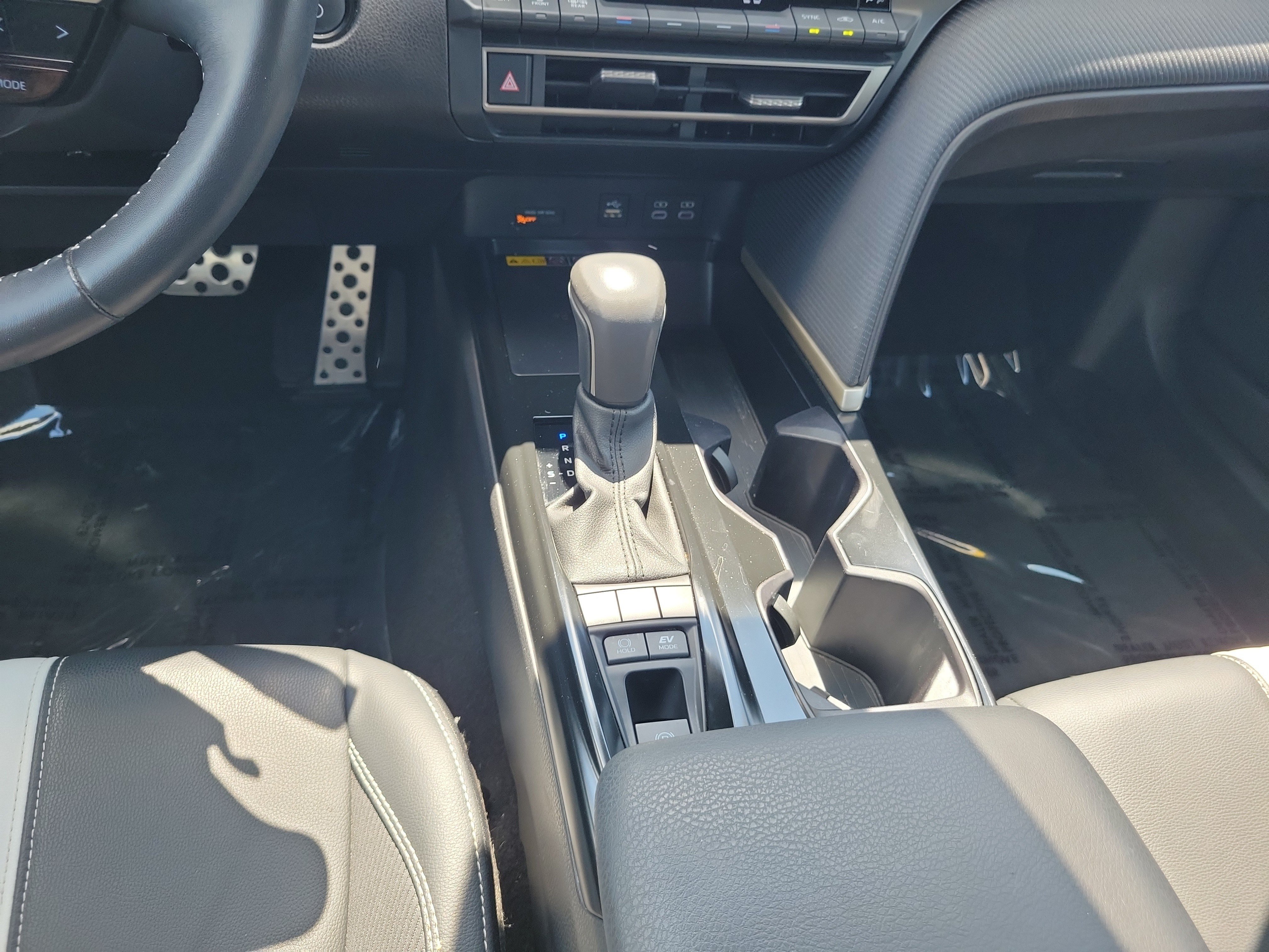 Used 2025 Ice Toyota SE image 18