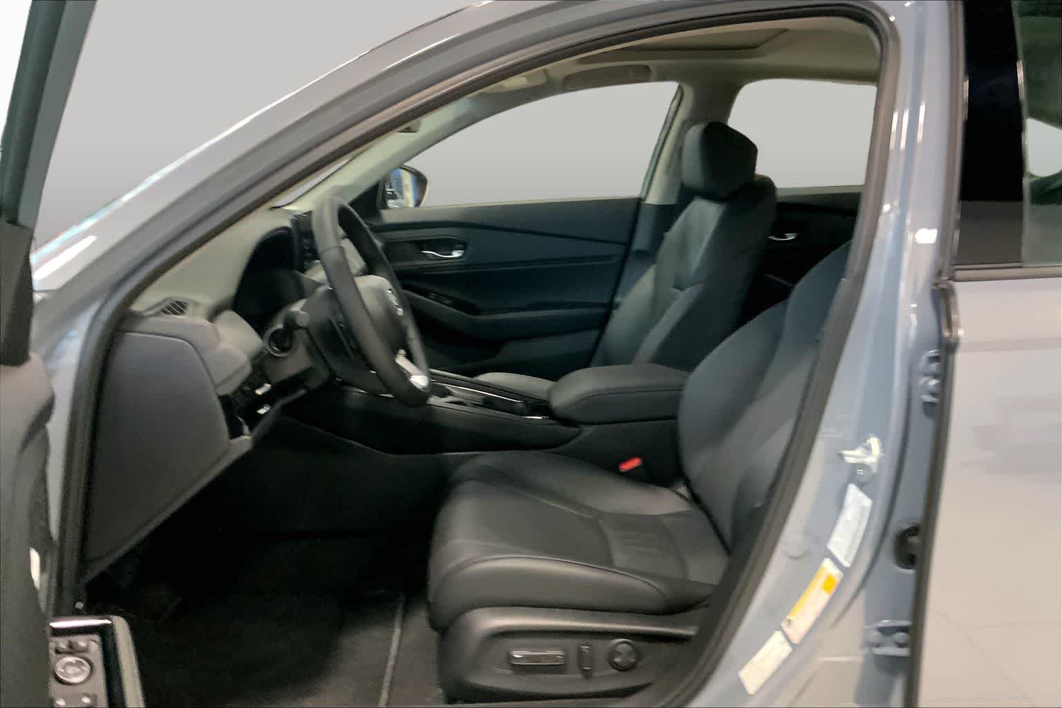 New 2026 Urban Gray Pearl Honda Touring Hybrid image 9
