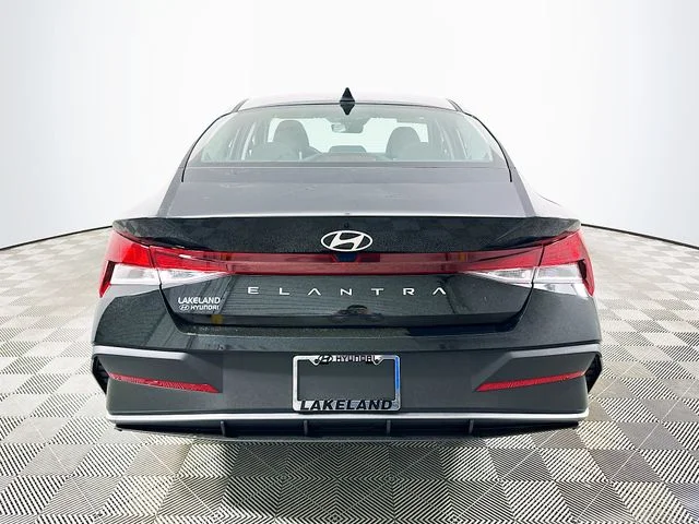 New 2026 Hyundai ELANTRA SE