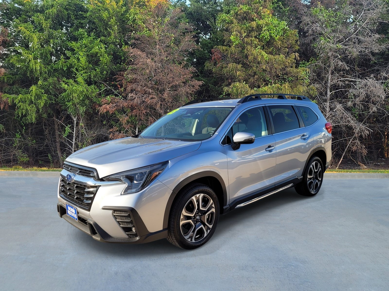 Used 2023 Ice Silver Metallic Subaru Limited image 1