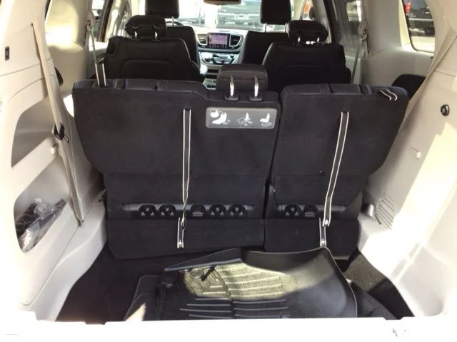 Used 2019 Velvet Red Pearlcoat Chrysler Touring L image 27